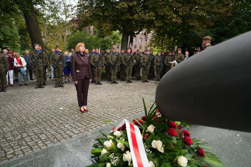 Uroczystości przy pomniku Rotmistrza Witolda Pileckiego w 81. rocznicę wybuchu Powstania Warszawskiego