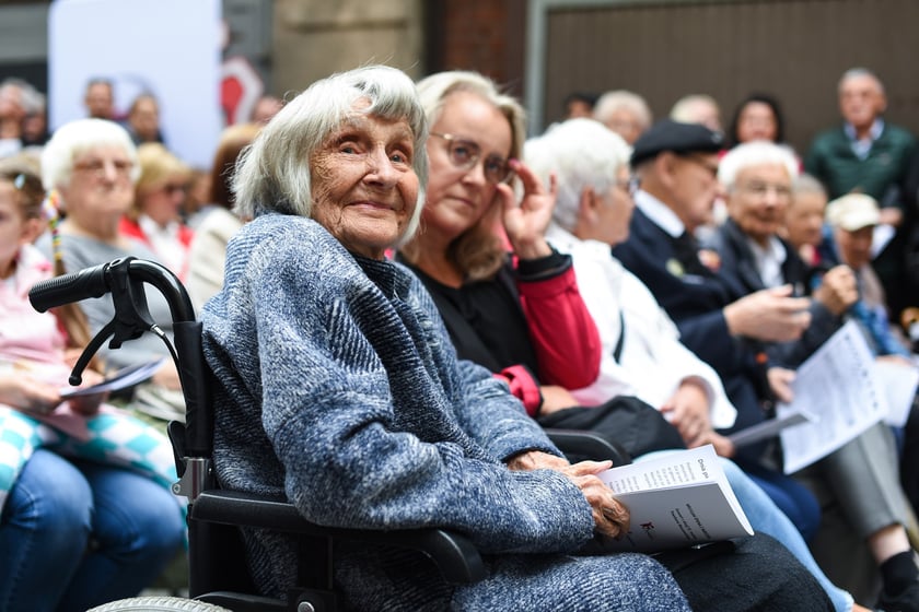Maria Urbaniec-Downarowicz, kt&oacute;ra brała udział w Powstaniu. &bdquo;Wrocław śpiewa z Warszawą&rdquo; - koncert upamiętniający 81. rocznicę wybuchu Powstania Warszawskiego