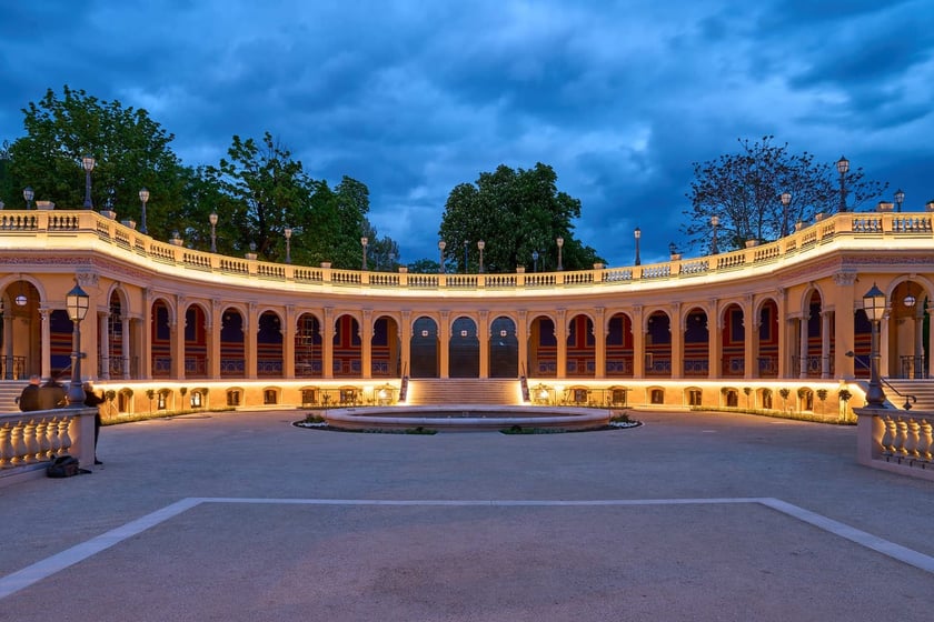 Bastion Sakwowy obecnie, nocą