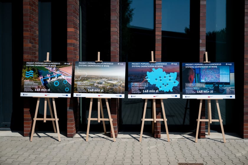 Konferencja prasowa wok&oacute;ł projektu &bdquo;Poprawa wrocławskiego systemu zaopatrzenia w wodę&rdquo;, kt&oacute;ry dofinansowano z unijnego programu FEniKS