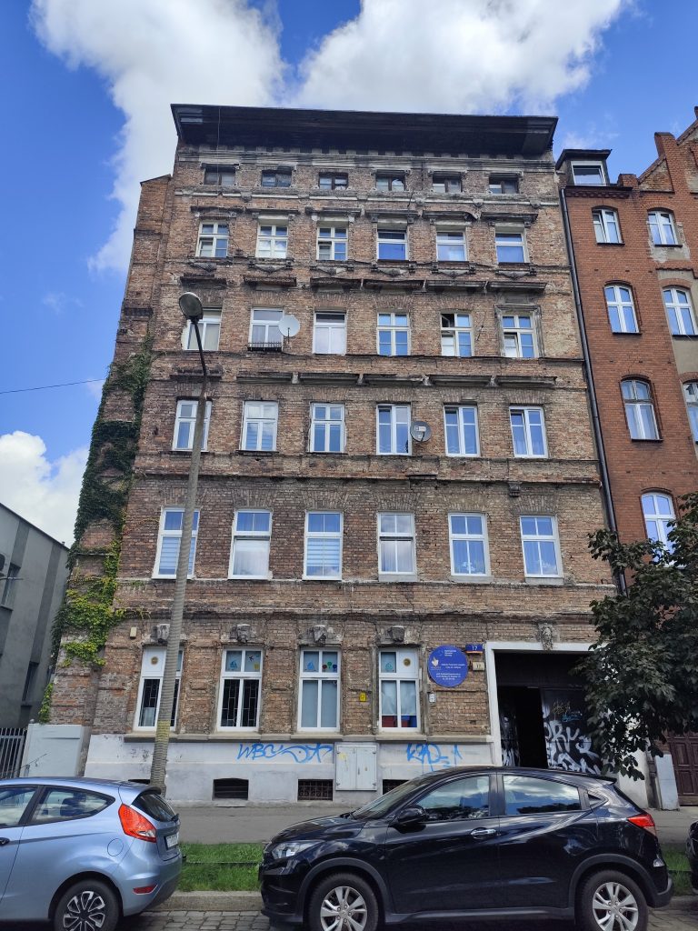 Kamienica pl. Strzelecki 17 przed modernizacją