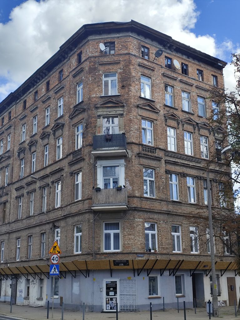 Kamienica pl. Strzelecki 23A przed modernizacją