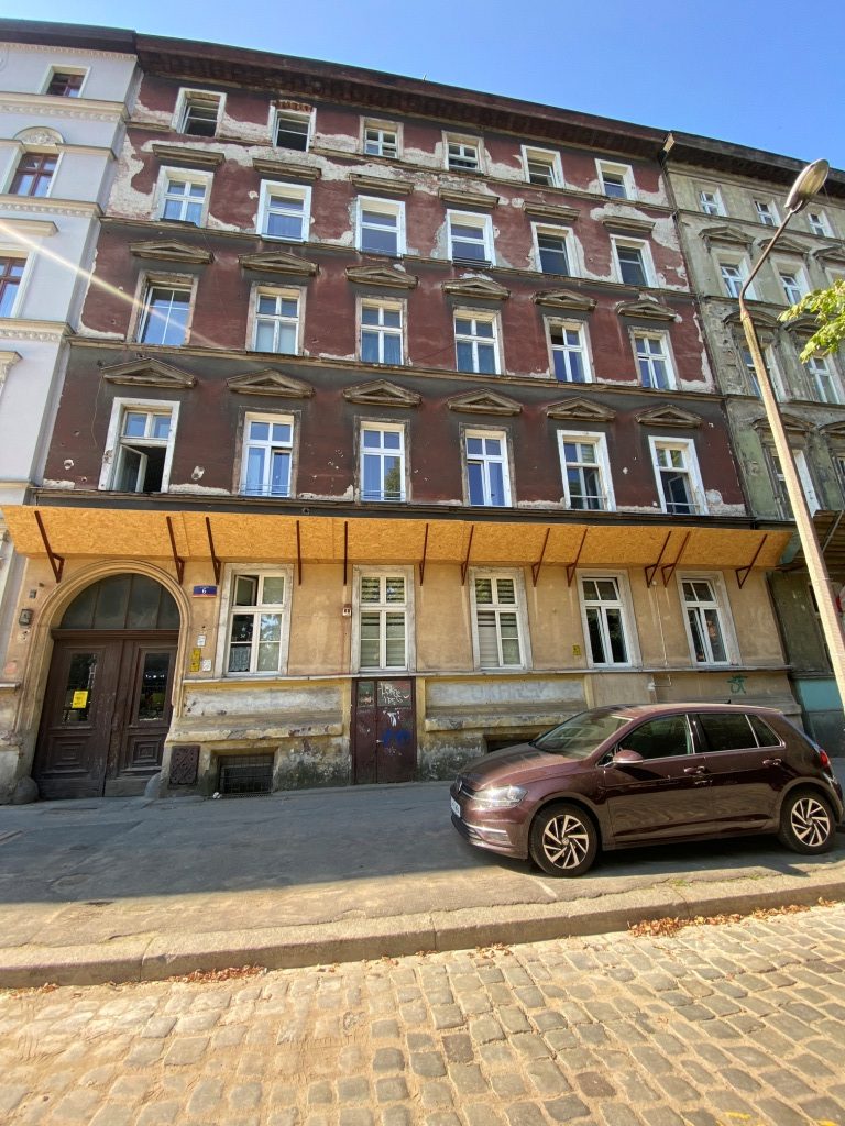 Kamienica pl. Strzelecki 6 przed modernizacją