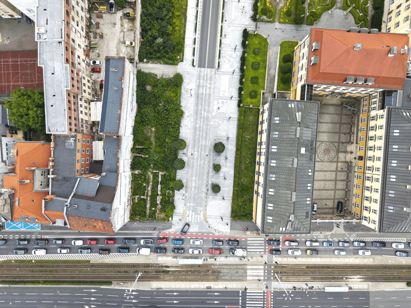 Ulica Zamkowa przed nowymi nasadzeniami - sierpień 2025 r.
