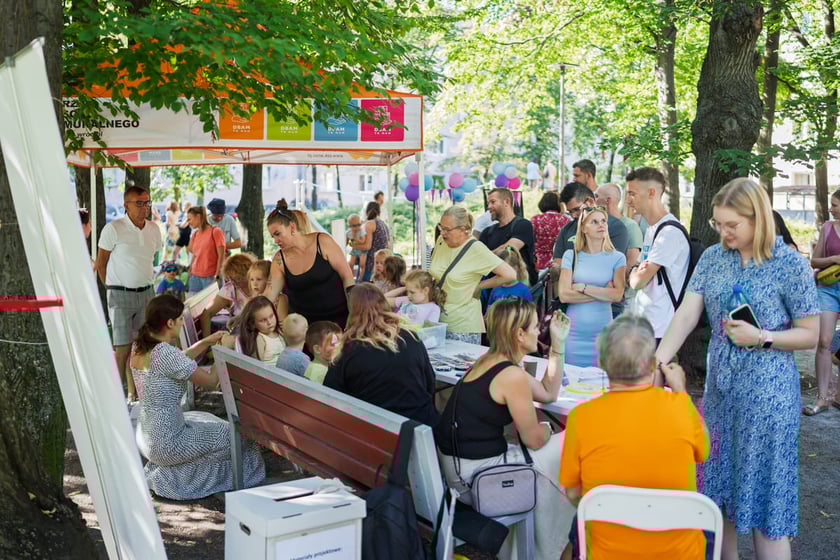 Festyn podw&oacute;rkowy "Dbam to mam" przy ul. Fiołkowej. Wrocław, 12.08.2025