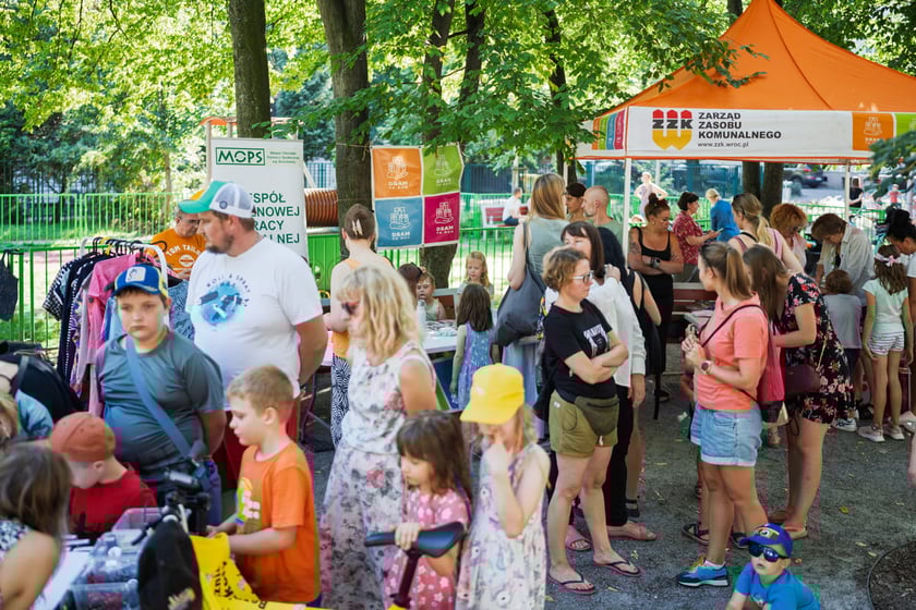 Festyn podw&oacute;rkowy "Dbam to mam" przy ul. Fiołkowej. Wrocław, 12.08.2025