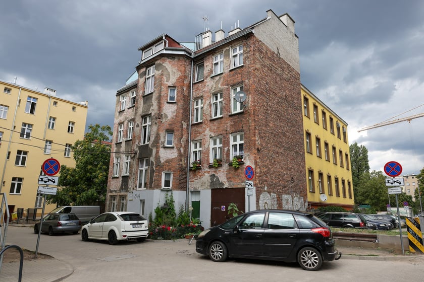 Kamienica Komuny Paryskiej 84a początku remontu w lipcu 2025