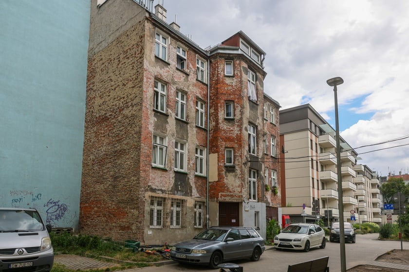 Kamienica Komuny Paryskiej 84a początku remontu w lipcu 2025