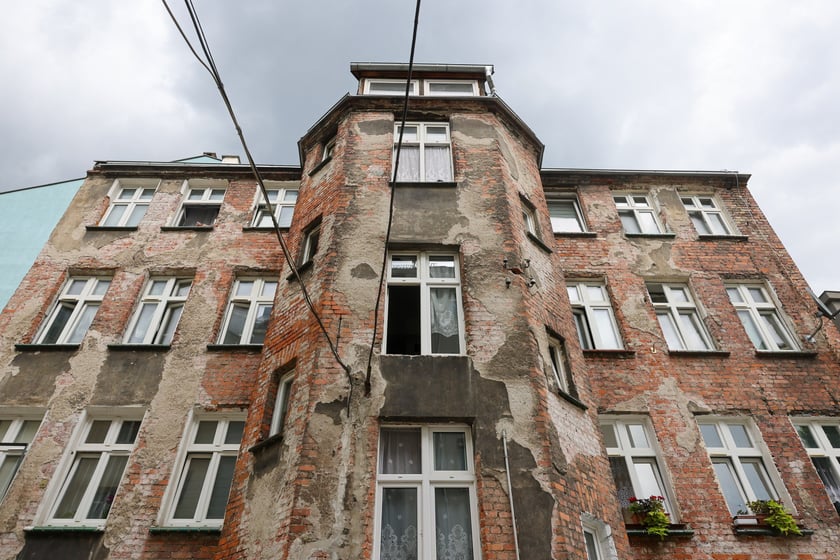 Kamienica Komuny Paryskiej 84a początku remontu w lipcu 2025