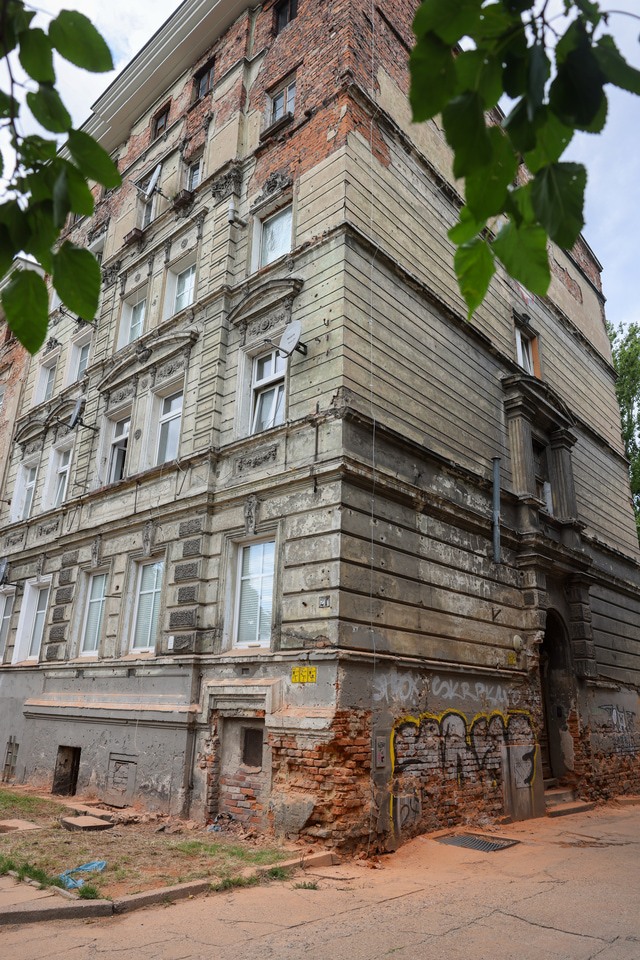 Kamienice przy ul. św. Jerzego na początku remontu w lipcu 2025