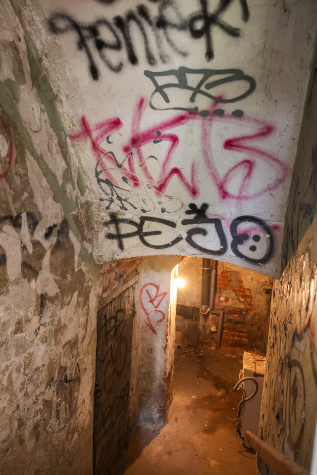 Kamienice przy ul. św. Jerzego na początku remontu w lipcu 2025