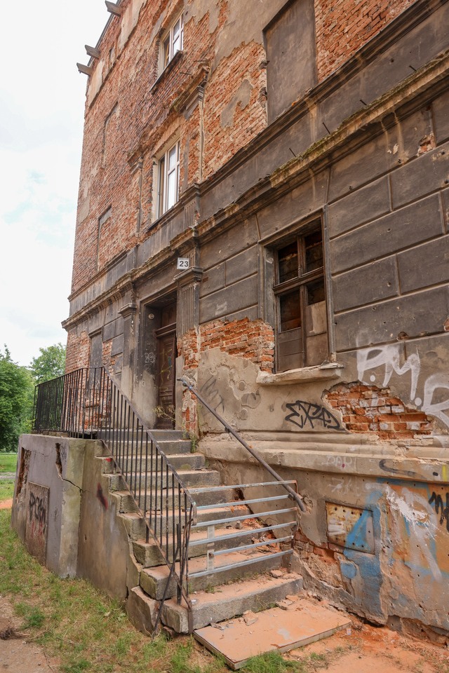 Kamienice przy ul. św. Jerzego na początku remontu w lipcu 2025