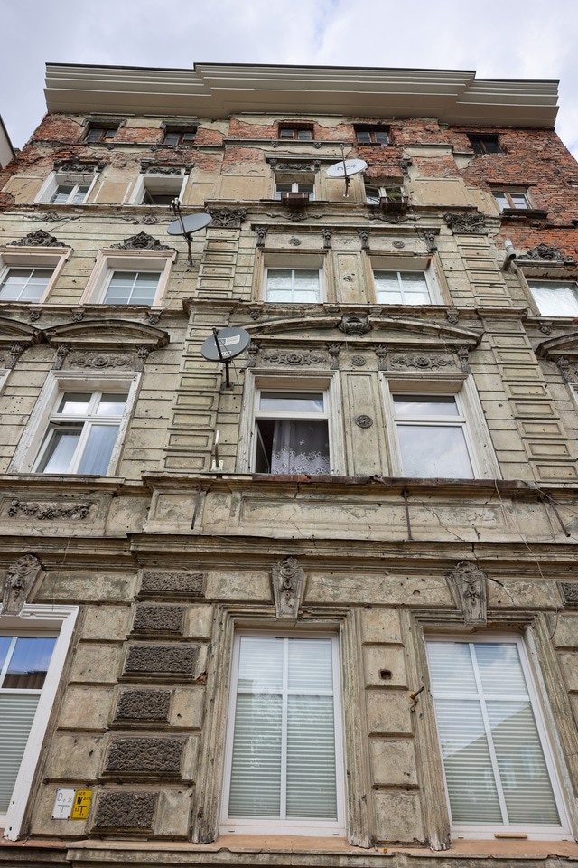 Kamienice przy ul. św. Jerzego na początku remontu w lipcu 2025