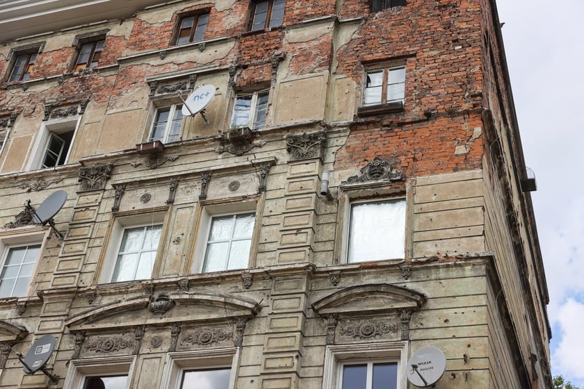 Kamienice przy ul. św. Jerzego na początku remontu w lipcu 2025