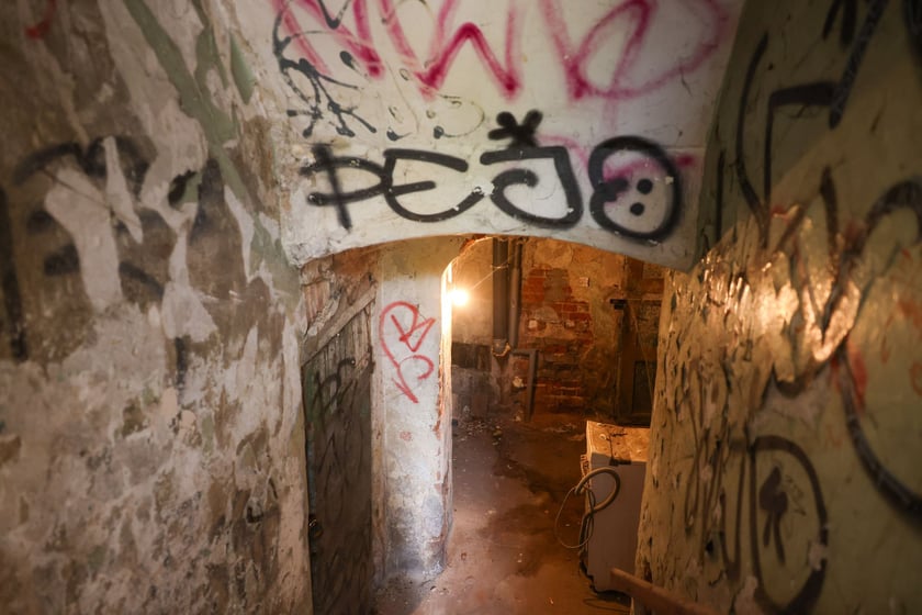 Kamienice przy ul. św. Jerzego na początku remontu w lipcu 2025