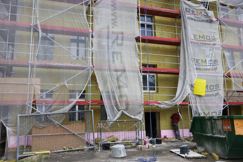 Kamienice przy Więckowskiego na początku remontu w lipcu 2025