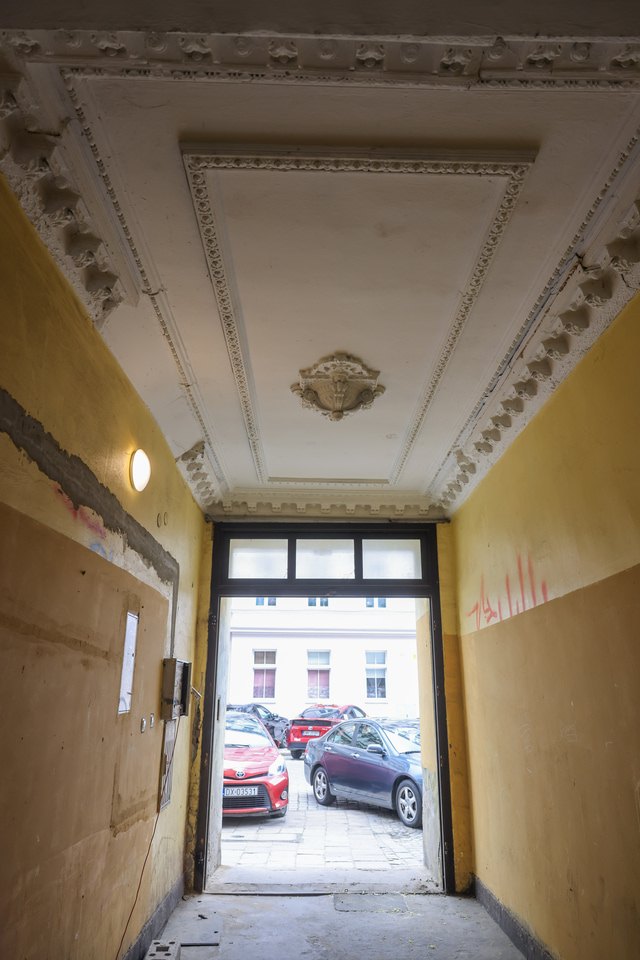 Kamienice przy Więckowskiego na początku remontu w lipcu 2025