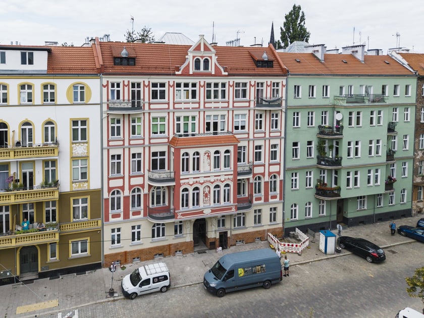 Kamienica wspólnotowa Rozbrat 12 po remoncie (w lipcu 2025 roku)