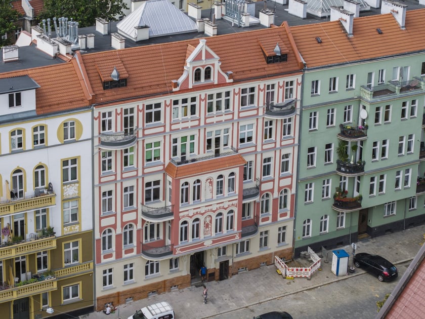 Kamienica wspólnotowa Rozbrat 12 po remoncie (w lipcu 2025 roku)