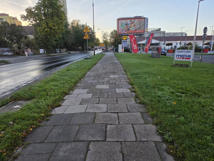 Remont chodnika na ul. Gubińskiej we Wrocławiu - 13.10.2025 r.
