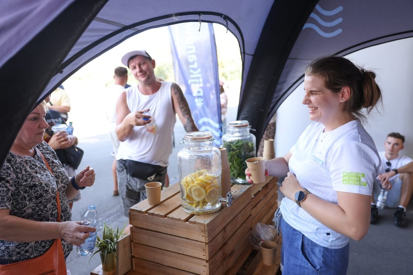 Fanie Eda Sheerana w drodze na kncert na Tarczyński Arena Wrocław, 15 sierpnia 2025