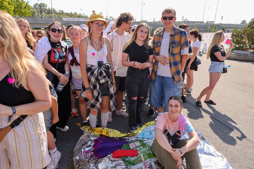 Fanie Eda Sheerana w drodze na kncert na Tarczyński Arena Wrocław, 15 sierpnia 2025