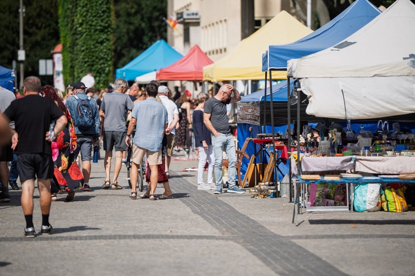 Giełda staroci pod Iglicą we Wrocławiu