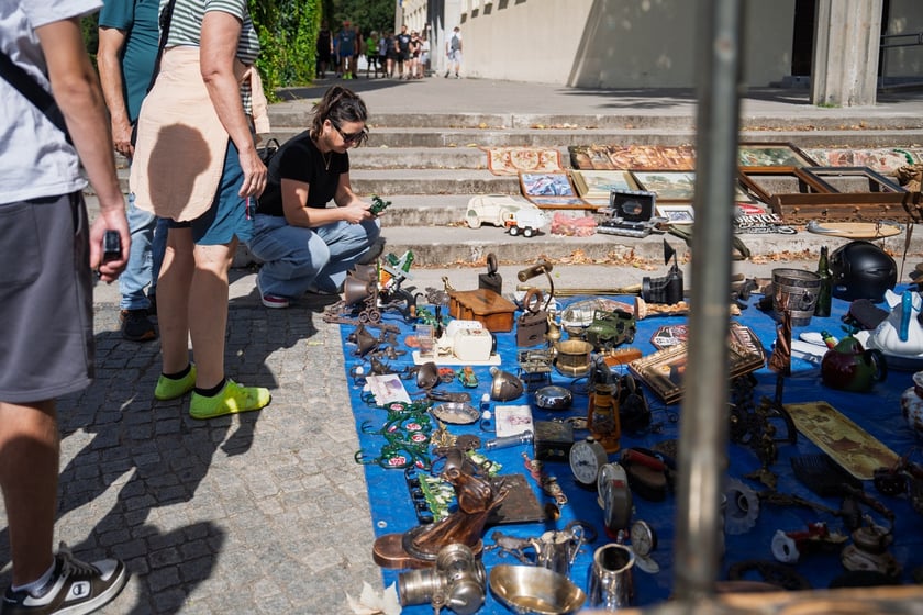 Giełda staroci pod Iglicą we Wrocławiu