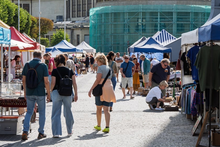 Giełda staroci pod Iglicą we Wrocławiu