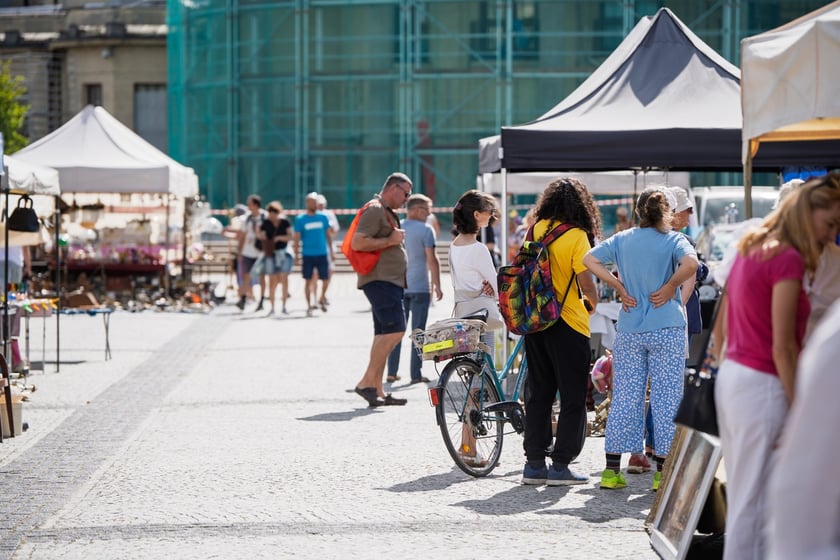 Giełda staroci pod Iglicą we Wrocławiu