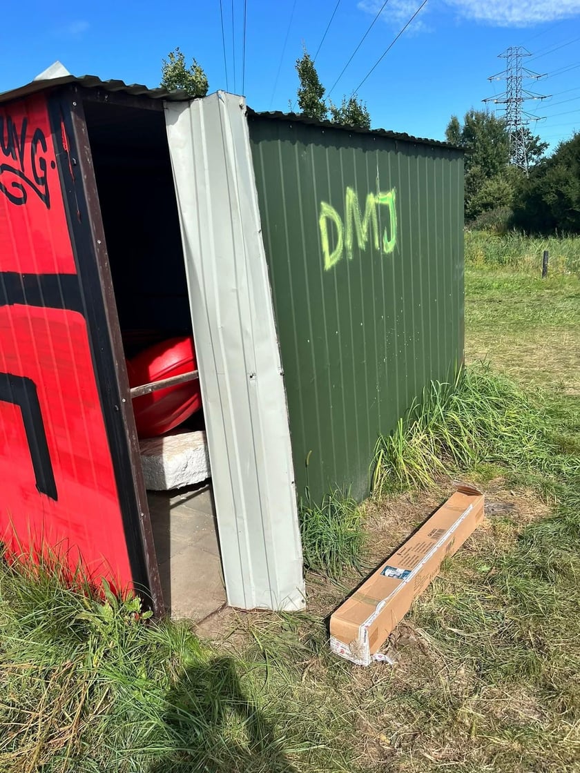 Złodzieje okradli magazyn Wodnej Służby Ratowniczej w Siechnicach