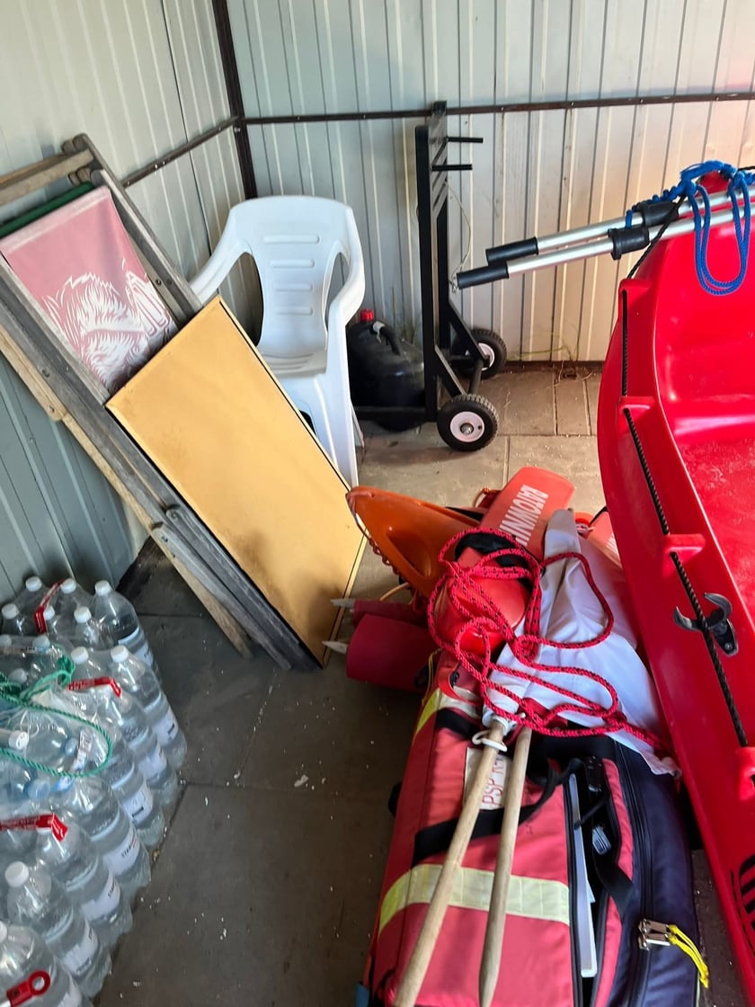 Złodzieje okradli magazyn Wodnej Służby Ratowniczej w Siechnicach