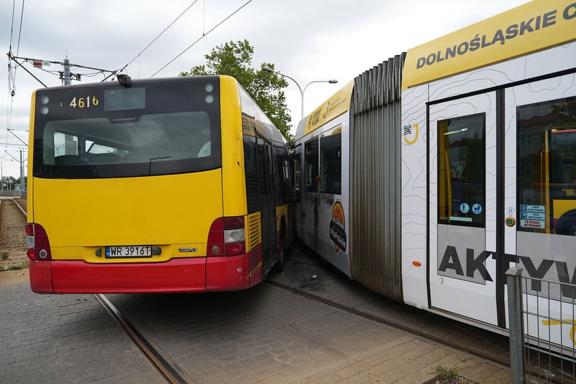 21 sierpnia na wrocławskim Gaju doszło do kolizji z udziałem tramwaju i autobusu