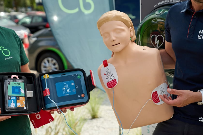Oddanie do użytku defibrylatora AED przy Kwidzyńskiej na Kowalach, 22 sierpnia 2025