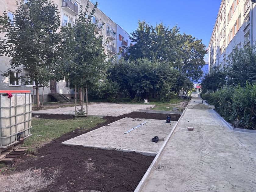 Na pow&oacute;rku pojawią się m.in. dwie siłownie plenerowe i ławki