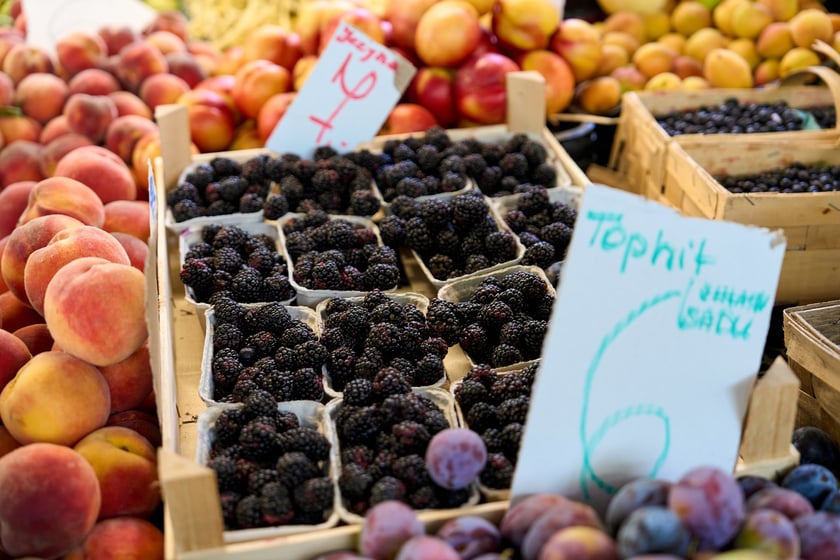 Targ na Ptasiej na wrocławskim osiedlu Nadodrze