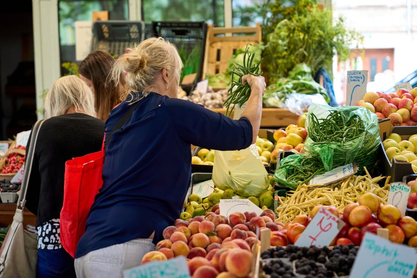 Targ na Ptasiej na wrocławskim osiedlu Nadodrze