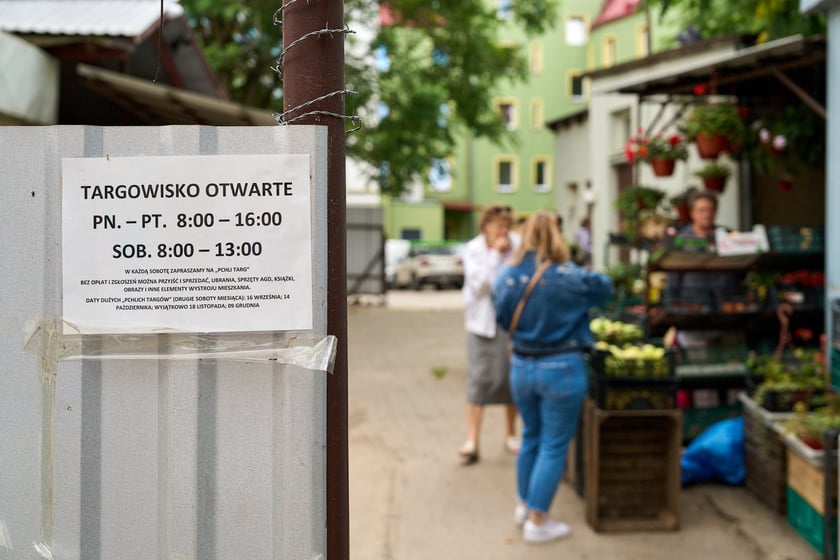 Targ na Ptasiej na wrocławskim osiedlu Nadodrze