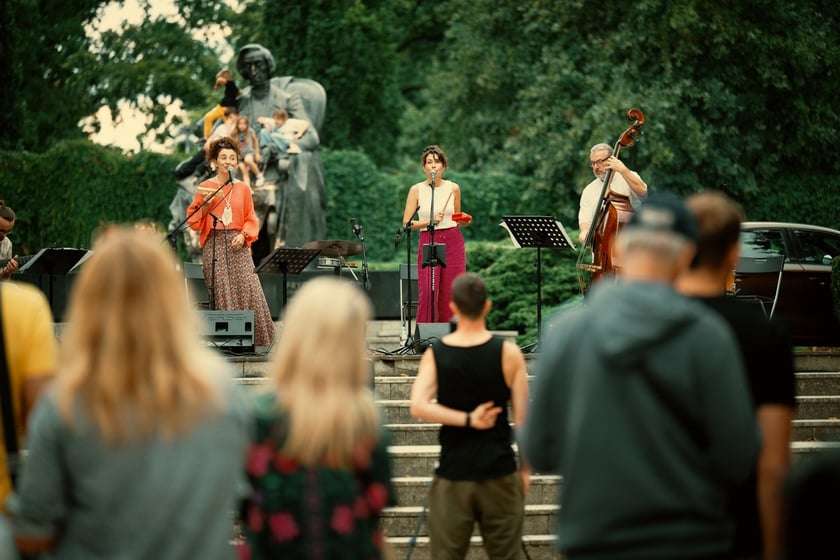 W parku Południowym z koncertem w cyklu „Muzyczne Parki Wrocławia” wystąpiła Marzena Słowik z zespołem „Słowik e os pássaros do amor”.