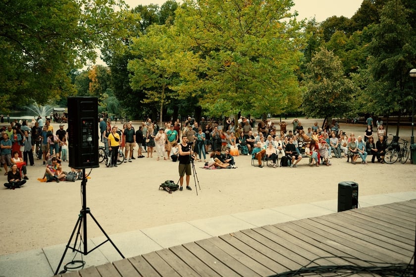 W parku Południowym z koncertem w cyklu „Muzyczne Parki Wrocławia” wystąpiła Marzena Słowik z zespołem „Słowik e os pássaros do amor”.