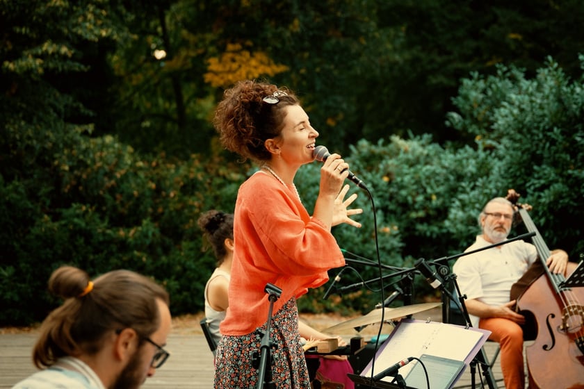 W parku Południowym z koncertem w cyklu „Muzyczne Parki Wrocławia” wystąpiła Marzena Słowik z zespołem „Słowik e os pássaros do amor”.