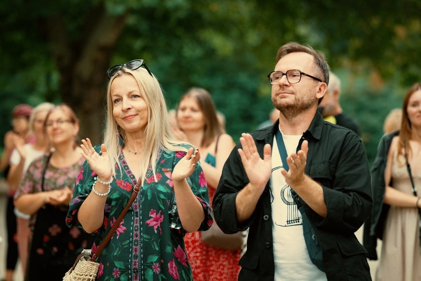 W parku Południowym z koncertem w cyklu „Muzyczne Parki Wrocławia” wystąpiła Marzena Słowik z zespołem „Słowik e os pássaros do amor”.