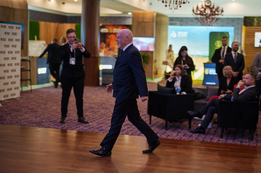 Nagrody "Teraz" Polska" dla os&oacute;b w szczeg&oacute;lny spos&oacute;b promujących Dolny Śląsk otrzymali Piotr Zieliński i Marek Krajewski