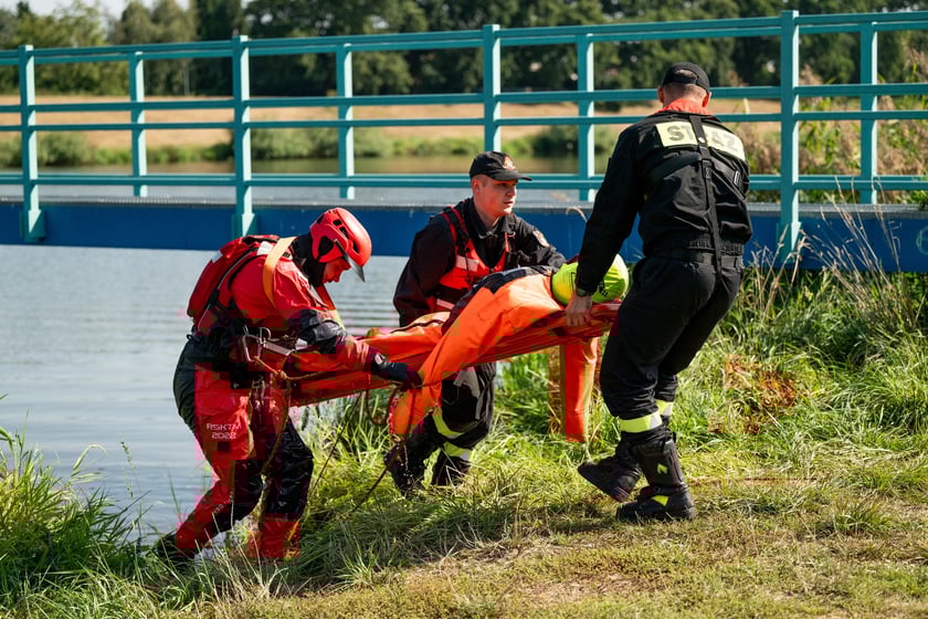 Ćwiczenia służb we Wrocławiu - Wyspa 2025 uczy jak wsp&oacute;łdziałać podczas powodzi