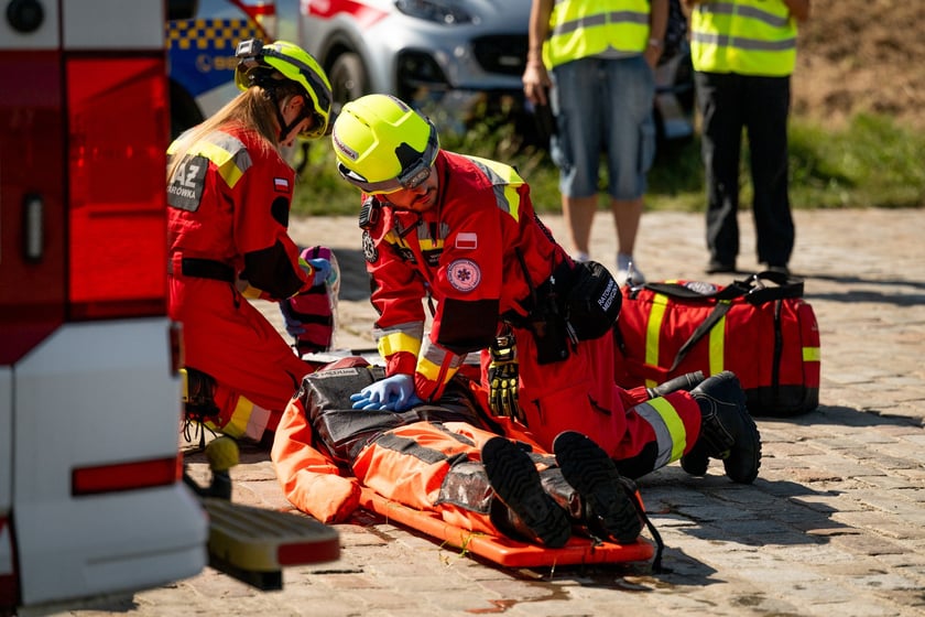 Ćwiczenia służb we Wrocławiu - Wyspa 2025 uczy jak wsp&oacute;łdziałać podczas powodzi