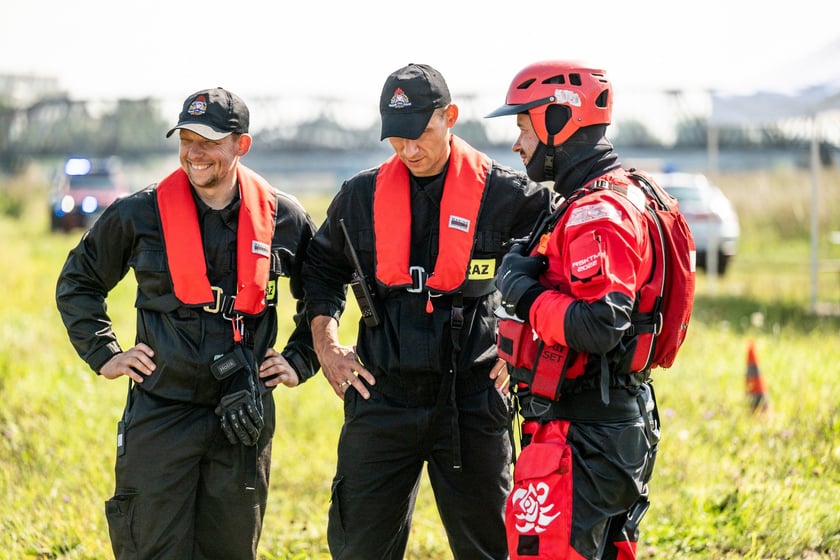 Ćwiczenia służb we Wrocławiu - Wyspa 2025 uczy jak wsp&oacute;łdziałać podczas powodzi