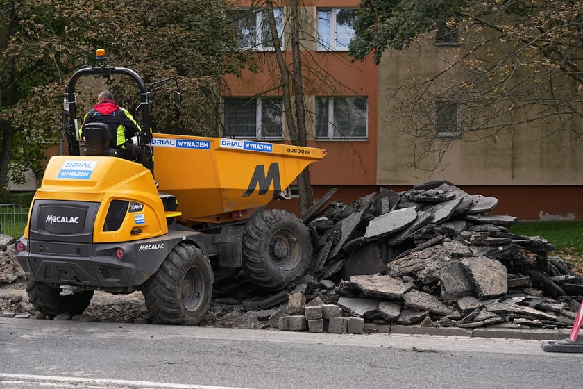 Remont chodników przy Bacciarellego, wrzesień 2025