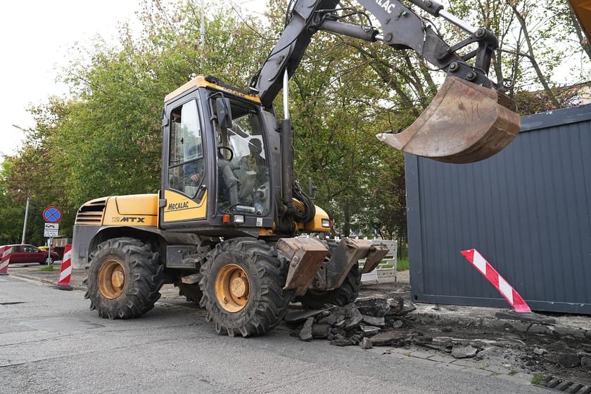 Remont chodników przy Bacciarellego, wrzesień 2025