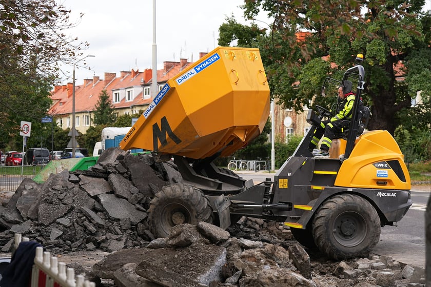 Remont chodników przy Bacciarellego, wrzesień 2025