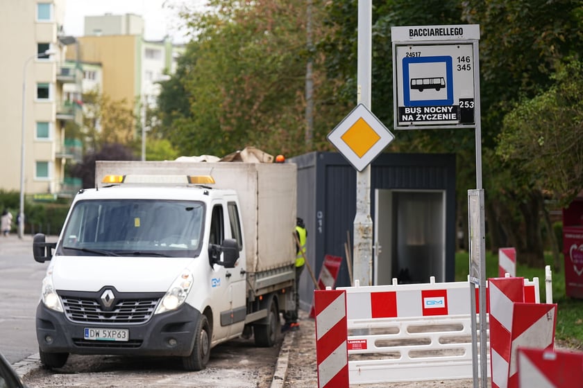 Remont chodników przy Bacciarellego, wrzesień 2025